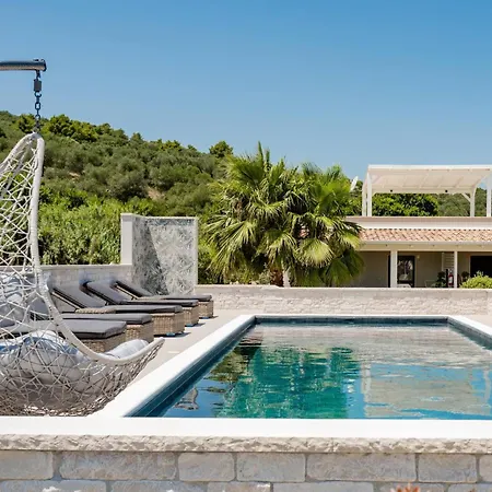 Aqua Sea Relais, Luxury & Pool Apartment *