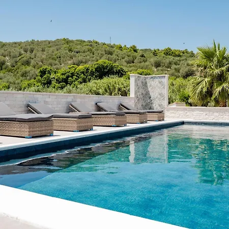 Aqua Sea Relais, Luxury & Pool Apartment *