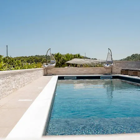 Aqua Sea Relais, Luxury & Pool Apartment *